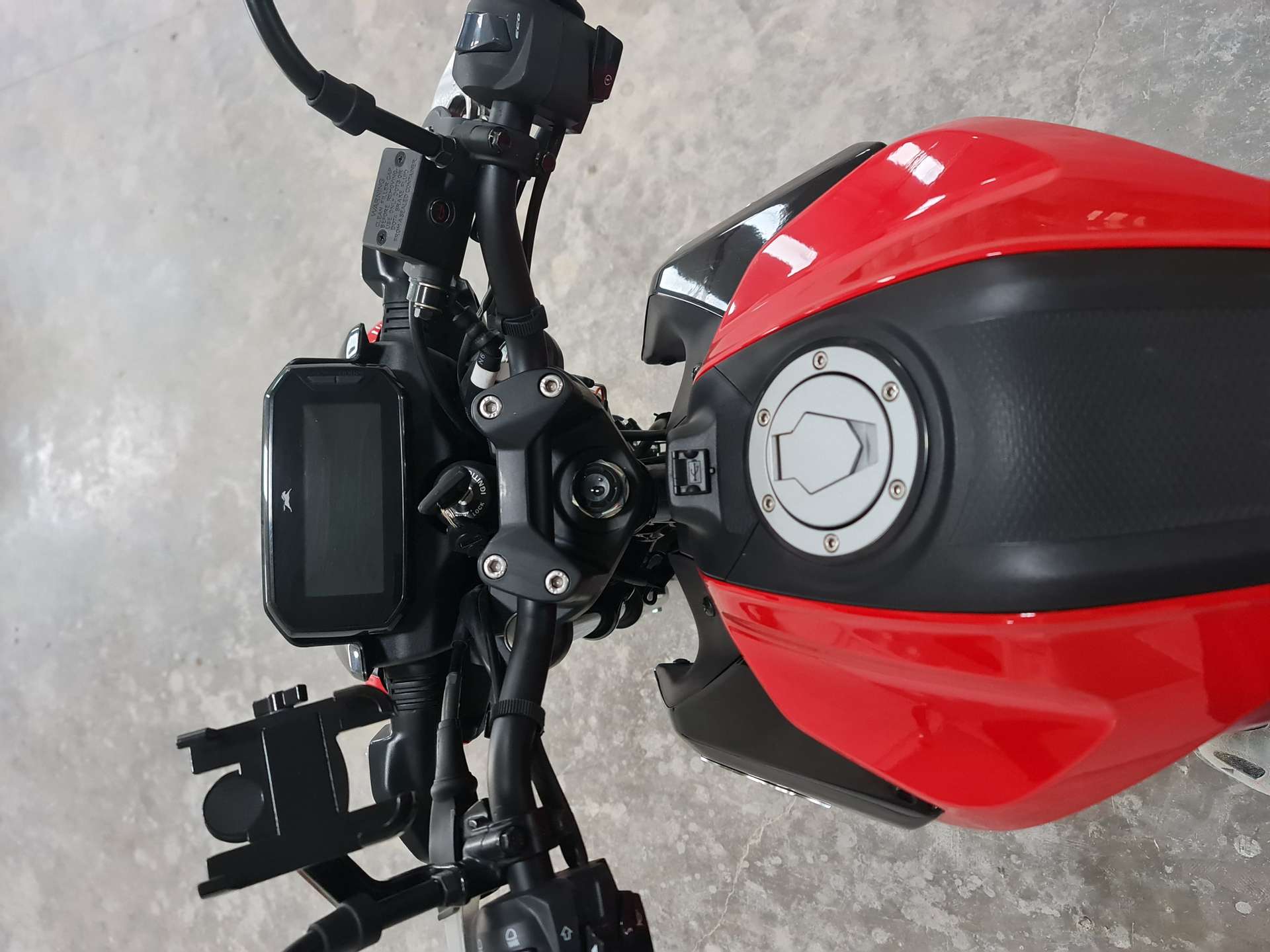 Temiz, hatasız, düşük km li TVS RAIDER 125