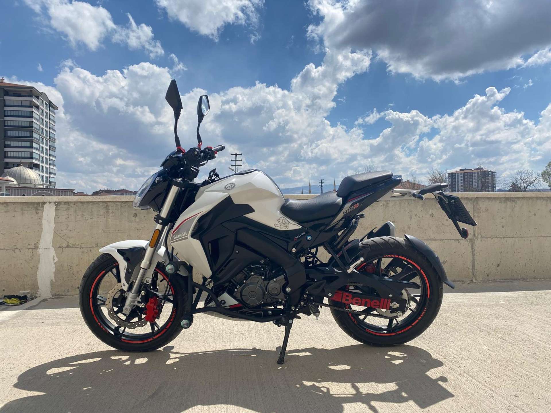 Sıfırdan Farksız Rodajda 125s Kapalı Garaj Motoru